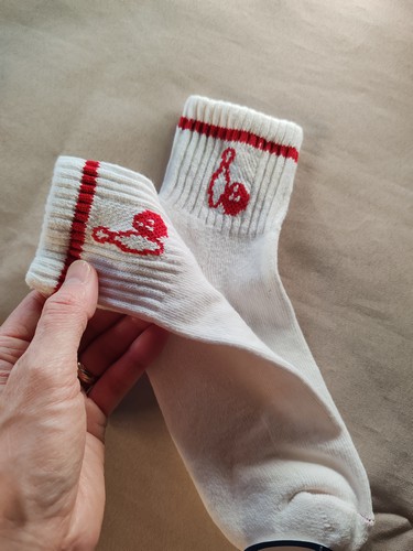 Chaussettes courtes femme (bordure rouge)