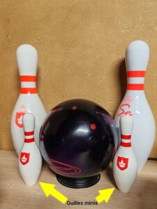 Minis quilles avec les quilles blanches standard et une boule